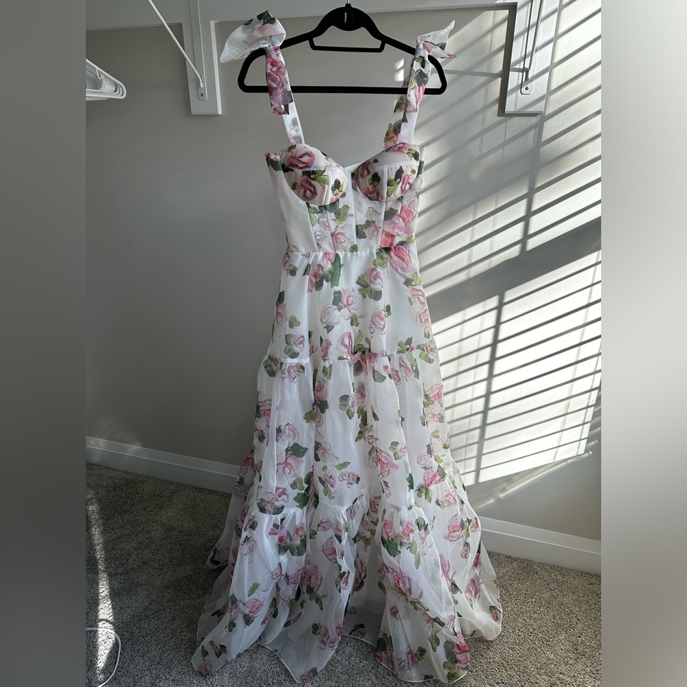 NWT Milla Apple Blossom Tender floral maxi tie-strap dress Size M